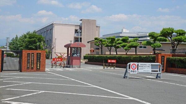 🇯🇵 Япон улс пуужинг хэрхэн байрлуулах гэж байна вэ? 🕓 Хугацаа: Ирэх хавар 🌏Байршил: Кюшю-Кумамото хот дахь Кэнгун бааз 🚀Зэвсэг: “Type 12 Surface-to-Ship Missile” (уснаас ус руу чиглэсэн дунд ба алсын тусгалтай сайжруулсан хувилбар) 🛰️Тусгалын зай: Ойролцоогоор 1,000 км 🇯🇵 Япон улс пуужинг хэрхэн байрлуулах гэж байна вэ? 🕓 Хугацаа: Ирэх хавар 🌏Байршил: Кюшю-Кумамото хот дахь Кэнгун бааз 🚀Зэвсэг: “Type 12 Surface-to-Ship Missile” (уснаас ус руу чиглэсэн дунд ба алсын тусгалтай сайжруулсан хувилбар) 🛰️Тусгалын зай: Ойролцоогоор 1,000 км - Sputnik Монгол Улс