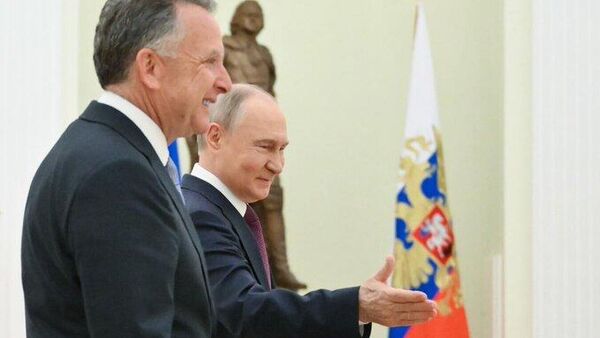 🗣️Ушаковын мэдээлснээр, наймдугаар сарын 6-нд Орос улсад айлчилсан АНУ-ын ерөнхийлөгч Трампын засгийн газрын төлөөлөгч Виткоф Украины Ерөнхийлөгч Зеленскийг оролцуулсан гурван талт уулзалт хийх саналыг тавьсан ч Оросын тал үүнд ямар нэгэн албан ёсны байр суурь илэрхийлээгүй 🗣️Ушаковын мэдээлснээр, наймдугаар сарын 6-нд Орос улсад айлчилсан АНУ-ын ерөнхийлөгч Трампын засгийн газрын төлөөлөгч Виткоф Украины Ерөнхийлөгч Зеленскийг оролцуулсан гурван талт уулзалт хийх саналыг тавьсан ч Оросын тал үүнд ямар нэгэн албан ёсны байр суурь илэрхийлээгүй - Sputnik Монгол Улс