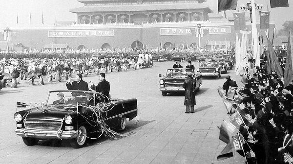 Мөн Монгол Улс, ОХУ хоорондын улсын хилийг хоёр дахь удаа шалгах ажил 2023 онд эхэлж геодезийн сүлжээ байгуулах, байр зүйн зураг зохиох, улсын хилийн тэмдэг /багана/-ийн солбицол, өндрийг тодорхойлох ажлыг гүйцэтгэж байгаа ажээ - Sputnik Монгол Улс