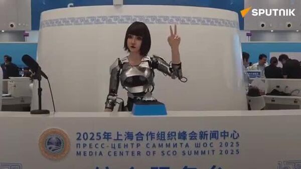 📹🤖 Хятадын роботын үзүүлэн ШХАБ-ын үеэр: - Sputnik Монгол Улс