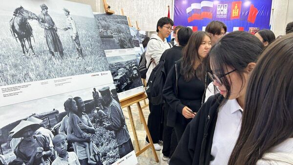 1/7 🧵 📸 Улаанбаатар хотноо “Русский дом”-ын талбайд «Чөлөөлөлт – Ард түмэнд энх амгалан» гэрэл зургийн үзэсгэлэн ёслол төгөлдөр нээгдлээ - Sputnik Монгол Улс