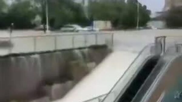 Хятадын өмнөд хэсэгт орших Гуандун мужид хүчтэй үер бууж, Рагаса хар салхины улмаас 3 сая хүн амтай Жухай хотод үерт автжээ - Sputnik Монгол Улс