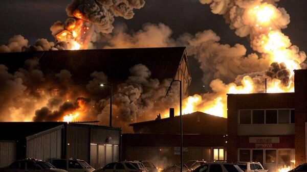 Их Британийн Свиндон хотын аж үйлдвэрийн бүсэд хүчтэй дэлбэрэлт болж, орон нутгийн цагдаа нар нүүлгэн шилжүүлэх ажиллагаа явуулж байна - Sputnik Монгол Улс