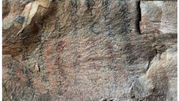 🇲🇳🇯🇵 Монгол-Японы хамтарсан “Бичээс” төслийн баг Булган аймгийн Дашинчлэн сумын Лах багийн Найдаг ууланд хятан бичгийн хадны шинэ бичээсийг илрүүлжээ - Sputnik Монгол Улс