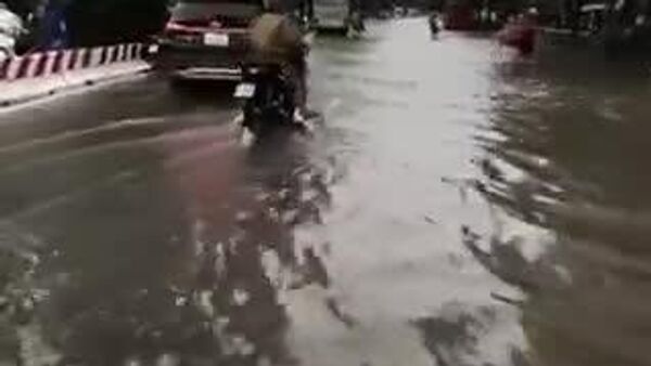 🚨 Шөнийн борооны дараа Ханой үерт автжээ - Sputnik Монгол Улс