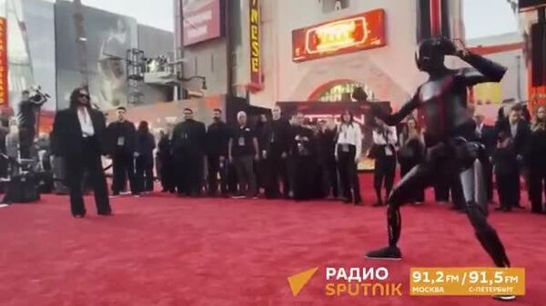 🤖 Илон Маскийн кунг-фу робот Жаред Летод бууж өглөө - Sputnik Монгол Улс