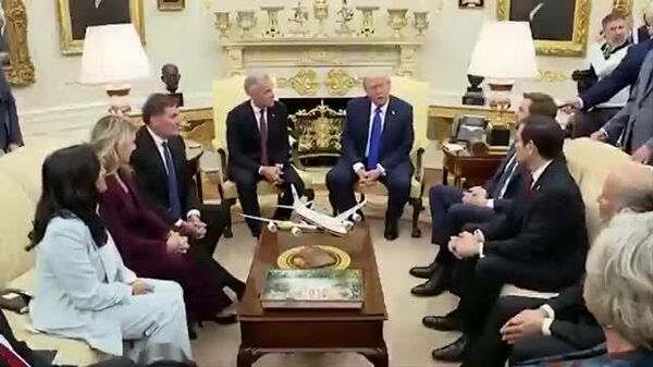 2/3 🇺🇸🇨🇦Трамп, Канадын Ерөнхий сайд Карней худалдаа болон Газын хоорондын тохиролцоог хэлэлцэнэ - Sputnik Монгол Улс