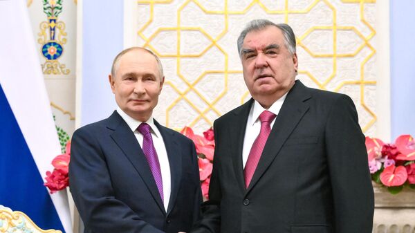 2025 оны 10-р сарын 9-нд. ОХУ-ын Ерөнхийлөгч Владимир Путин Таджикистан Улсын Ерөнхийлөгчтөй хамт улзаад хэлэлцээ өнгөрүүлжээ - Sputnik Монгол Улс