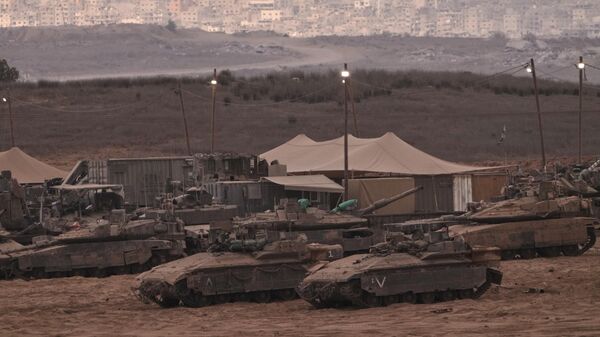 Израиль болон ХАМАС бүлэглэлүүд дайсагнасан ажиллагааг зогсоох энхийн төлөвлөгөөний эхний үе шатыг тохиролцсон гэж мэдэгдсэний дараа Израиль болон Газын зурвасын хилийн ойролцоо Израилийн танкууд. 2025 оны 10-р сарын  9-нд - Sputnik Монгол Улс