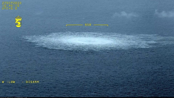In this picture provided by Swedish Coast Guard, the gas leak in the Baltic Sea from Nord Stream photographed from the Coast Guard's aircraft on Wednesday, Sept. 27, 2022 - Sputnik Монгол Улс