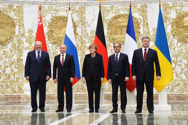 Group photo at Independence Palace in Minsk after restricted attendance peace talks on Ukraine held by Russian, German, French and Ukrainian leaders, February 11, 2015 - Sputnik Монгол Улс