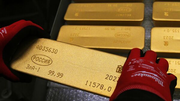 Ingots of 99.99 percent pure gold are placed in a workroom at Krastsvetmet precious metals plant, in Krasnoyarsk, Russia. - Sputnik Монгол Улс