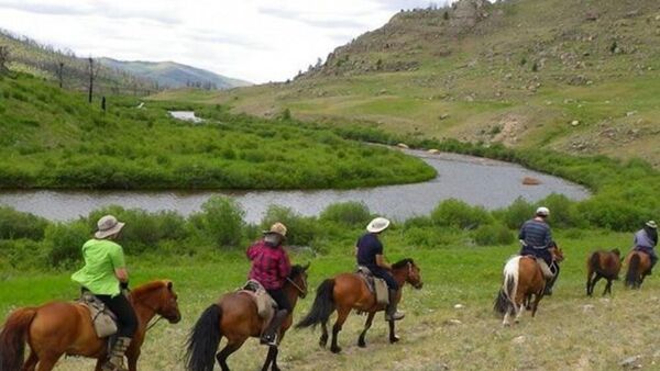 📊 Монгол Улсад ирсэн жуулчдын тоо өсөж, Япон жуулчид 40 орчим хувиар нэмэгджээ - Sputnik Монгол Улс