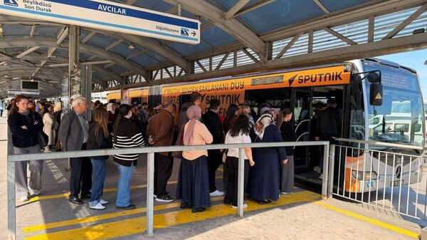 📻🇹🇷🚌 Истанбулд “Sputnik Turkiye” брэндийн метробусуудаа үйлчилгээнд гаргалаа - Sputnik Монгол Улс