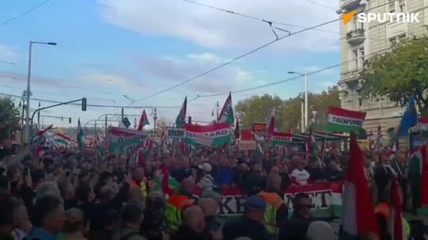 2/2 🇭🇺 Унгарт, Европын Холбооны цэргийн бодлогын эсрэг “Энхийн их марш” болж, олон мянган хүн оролцов - Sputnik Монгол Улс