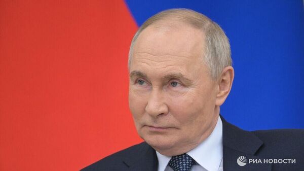 ОХУ-ын Ерөнхийлөгч Владимир Путин Кремльд болж буй Оросын Газарзүйн Нийгэмлэгийн Их Хуралд хүрэлцэн ирлээ - Sputnik Монгол Улс