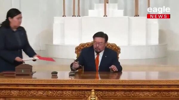 Засгийн газрын гишүүнийг томилох гарын үсэг зурах ёслол болж байна - Sputnik Монгол Улс