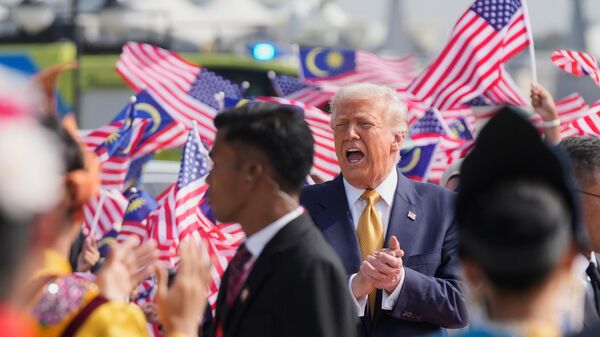 Tổng thống Donald Trump tại sân bay quốc tế Kuala Lumpur ở Sepang, Malaysia - Sputnik Монгол Улс