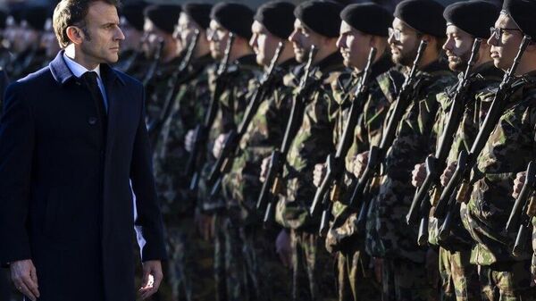 🚨 Франц улсаас Украинд 2,000 хүртэлх цэргийн хүч илгээхээр бэлтгэж байна гэж ОХУ-ын Гадаад тагнуулын алба мэдээллээ - Sputnik Монгол Улс