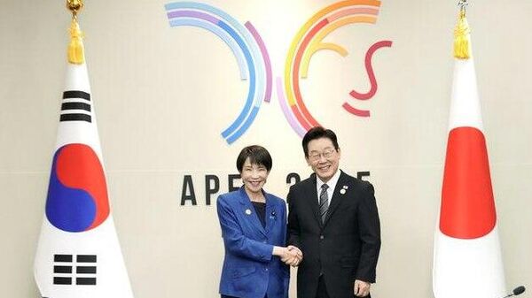 Японы Ерөнхий сайд, БНСУ-ын Ерөнхийлөгч нар уулзжээ - Sputnik Монгол Улс