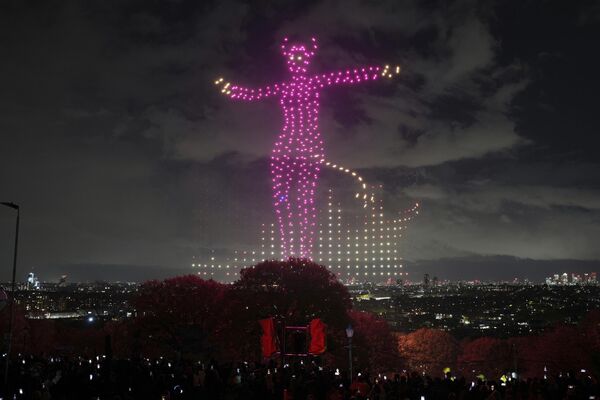 2025 оны 10-р сарын 31-ний Баасан гарагт Лондон хотод Хэллоуины баярыг тэмдэглэхээр Лондонгийн төв дээгүүр дронууд үзүүлбэр үзүүлж байна. (AP Photo/Kin Cheung) 2025 оны 10-р сарын 31-ний Баасан гарагт Лондон хотод Хэллоуины баярыг тэмдэглэхээр Лондонгийн төв дээгүүр дронууд үзүүлбэр үзүүлж байна. (AP Photo/Kin Cheung) - Sputnik Монгол Улс