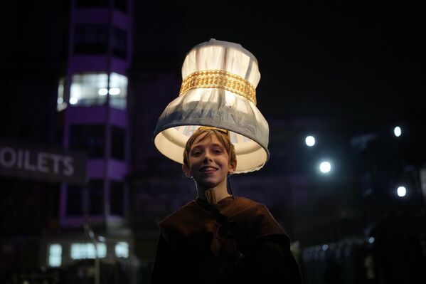 Мило Гант 2025 оны 10-р сарын 31-ний Баасан гарагт Лондонд Хэллоуины баярыг тэмдэглэхээр гэрлийн бүрхүүлийн хувцас өмссөн байна. (AP Photo/Kin Cheung) Мило Гант 2025 оны 10-р сарын 31-ний Баасан гарагт Лондонд Хэллоуины баярыг тэмдэглэхээр гэрлийн бүрхүүлийн хувцас өмссөн байна. (AP Photo/Kin Cheung) - Sputnik Монгол Улс