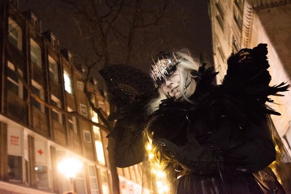 2025 оны 10-р сарын 31-нд Германы Эссен хотод болсон уламжлалт зомби алхалтад оролцож буй хүмүүсийг ерөнхий байдлаар харуулав. (Зураг: Ying Tang/NurPhoto via Getty Images) 2025 оны 10-р сарын 31-нд Германы Эссен хотод болсон уламжлалт зомби алхалтад оролцож буй хүмүүсийг ерөнхий байдлаар харуулав. (Зураг: Ying Tang/NurPhoto via Getty Images) - Sputnik Монгол Улс