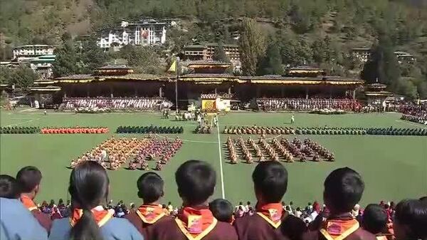 🇮🇳 Бутаны хаан өчигдөр Нью-Делигийн “Улаан цайз” метроны буудлын ойролцоо болсон дэлбэрэлтийн хохирогчдын төлөө олон мянган Бутанчуудын хамт залбирал үйлджээ - Sputnik Монгол Улс