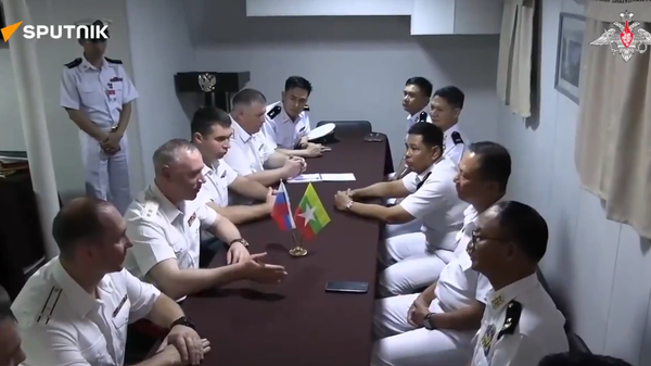 ОХУ-ын тэнгисийн цэргийн шилдэг хөлөг онгоцууд Мьянмарт хүрэлцэн ирлээ - Sputnik Монгол Улс