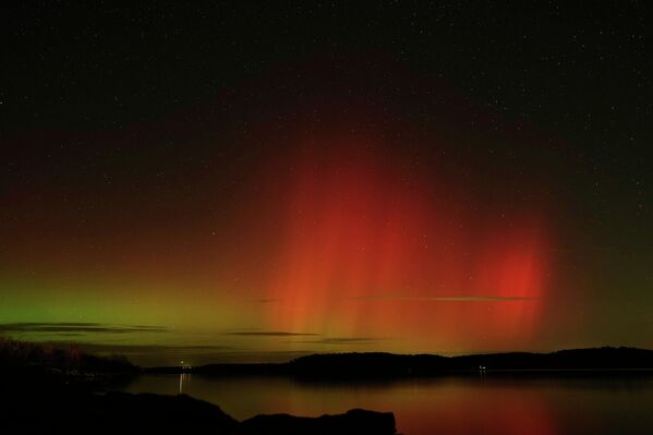 2025 оны 11-р сарын 12-ны Лхагва гарагт Канзас мужийн Перри хотын ойролцоо Перри нуурын цаана хойд зүгийн гэрэл гэрэлтэж байна. (AP Photo/Charlie Riedel) 2025 оны 11-р сарын 12-ны Лхагва гарагт Канзас мужийн Перри хотын ойролцоо Перри нуурын цаана хойд зүгийн гэрэл гэрэлтэж байна. (AP Photo/Charlie Riedel) - Sputnik Монгол Улс