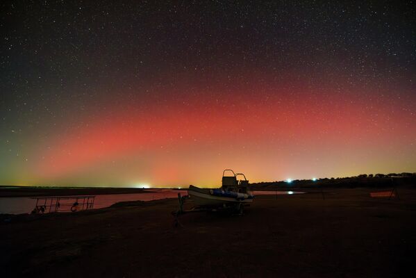 ХЯТАД, Дацин хот - 11-р сарын 12: 2025 оны 11-р сарын 12-нд Хятадын Хэйлунцзян мужийн Дацин хотод туйлын туяа буюу хойд зүгийн гэрэл тэнгэрийг гэрэлтүүлж байна. (Getty Images-ээр дамжуулан VCG/VCG авсан зураг) ХЯТАД, Дацин хот - 11-р сарын 12: 2025 оны 11-р сарын 12-нд Хятадын Хэйлунцзян мужийн Дацин хотод туйлын туяа буюу хойд зүгийн гэрэл тэнгэрийг гэрэлтүүлж байна. (Getty Images-ээр дамжуулан VCG/VCG авсан зураг) - Sputnik Монгол Улс