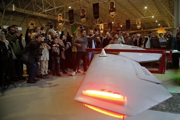 ТЕГРАН, ИРАН - 11-р сарын 12: 2025 оны 11-р сарын 12-нд Ираны нийслэл Тегеран дахь Хувьсгалт Гвардийн Армийн Агаарын тээвэр, сансрын паркийн байнгын үзэсгэлэнгийн төвд Иран улс пуужин, хиймэл дагуул тээвэрлэгч пуужин, агаарын довтолгооноос хамгаалах систем, түүний дотор Израилийн халдлагад ашигласан пуужин, дрон зэргийг үзэсгэлэнгээс харуулав. (Зураг: Fatemeh Bahrami/Anadolu Getty Images) ТЕГРАН, ИРАН - 11-р сарын 12: 2025 оны 11-р сарын 12-нд Ираны нийслэл Тегеран дахь Хувьсгалт Гвардийн Армийн Агаарын тээвэр, сансрын паркийн байнгын үзэсгэлэнгийн төвд Иран улс пуужин, хиймэл дагуул тээвэрлэгч пуужин, агаарын довтолгооноос хамгаалах систем, түүний дотор Израилийн халдлагад ашигласан пуужин, дрон зэргийг үзэсгэлэнгээс харуулав. (Зураг: Fatemeh Bahrami/Anadolu Getty Images) - Sputnik Монгол Улс