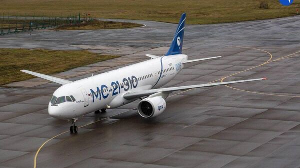 ✈️ 🇷🇺 Оросын үйлдвэрлэсэн MC-21 нисэх онгоцны өөр нэг туршилтын загвар Сибирээс Москва хүртэл шаталтгүй нислэг хийлээ - Sputnik Монгол Улс