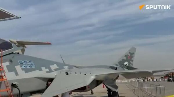 🔥🇷🇺: Оросын Су-57 сөнөөгч онгоц Дубайн Airshow 2025 дээр хөөрөөгүй ч хүчээ харуулж, олны анхаарлыг татав - Sputnik Монгол Улс