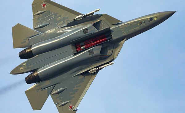 Дубайд болсон 2025 оны Дубайн агаарын шоуны үеэр Оросын Су-57E сөнөөгч онгоц. Дубайд болсон 2025 оны Дубайн агаарын шоуны үеэр Оросын Су-57E сөнөөгч онгоц. - Sputnik Монгол Улс