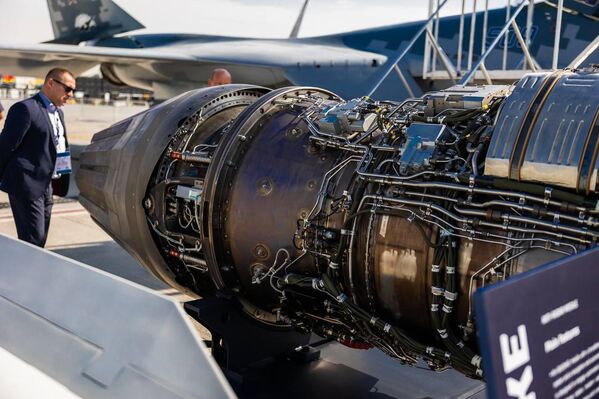 2025 оны Дубайн агаарын шоуны үеэр Нэгдсэн Хөдөлгүүрийн Корпораци Ростехийн бүтээгдэхүүнүүд. - Sputnik Монгол Улс