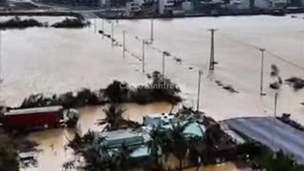 Вьетнамын төв хэсэгт (Куи Нхон) хүчтэй үер буужээ - Sputnik Монгол Улс