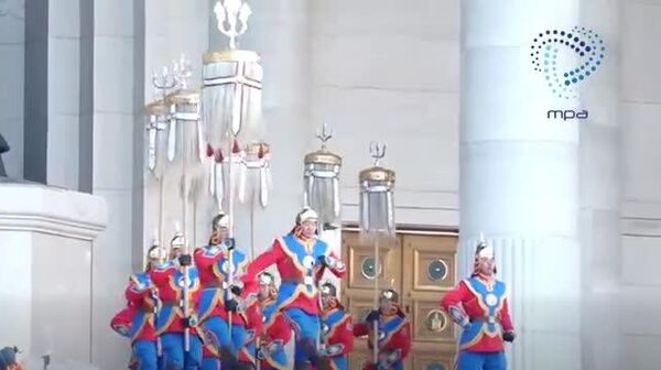 Монгол төрийн далбааг мандуулж, есөн хөлт Их цагаан тугийг цэнгүүллээ - Sputnik Монгол Улс