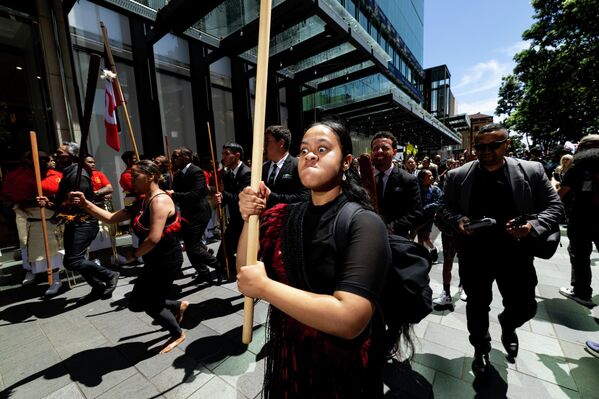 ОКЛАНД, ШИНЭ ЗЕЛАНД (16/11, Dean Purcell/New Zealand Herald): Дэлхийн уугуул иргэдийн боловсролын бага хурал Окландад болж, хот өнгө, соёлоороо амилжээ. Үндэстнүүдийн жагсаал нь уугуул иргэдийн бахархал, олон янз байдал, эв нэгдлийг харуулж, дэлхийн хамгийн том уугуул боловсрол олгогчид болон удирдагчдын цугларалтыг нүдээр үзүүлэх боломж олгосон юм. ОКЛАНД, ШИНЭ ЗЕЛАНД (16/11, Dean Purcell/New Zealand Herald): Дэлхийн уугуул иргэдийн боловсролын бага хурал Окландад болж, хот өнгө, соёлоороо амилжээ. Үндэстнүүдийн жагсаал нь уугуул иргэдийн бахархал, олон янз байдал, эв нэгдлийг харуулж, дэлхийн хамгийн том уугуул боловсрол олгогчид болон удирдагчдын цугларалтыг нүдээр үзүүлэх боломж олгосон юм. - Sputnik Монгол Улс