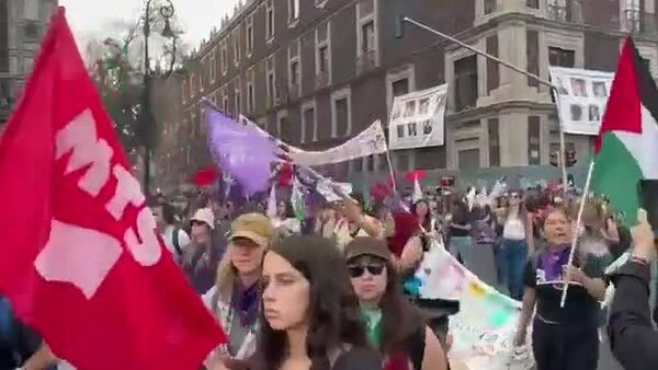 🇲🇽 Мексик хотод эмэгтэйчүүдийн эсрэг хүчирхийллийг зогсоохыг шаардан жагсаж байна - Sputnik Монгол Улс