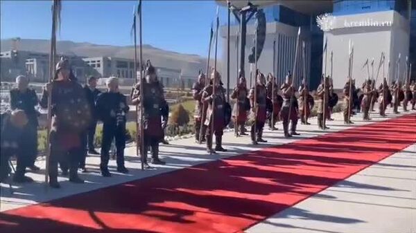 🇰🇬🇷🇺 Засгийн газрын ордонд Киргизийн Ерөнхийлөгч Садыр Жапаров Оросын Ерөнхийлөгч Владимир Путиныг албан ёсоор хүлээн авахад бэлэн боллоо - Sputnik Монгол Улс