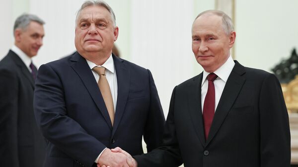 В.Путин: В.Орбантай Москвад уулзаж байгаадаа баяртай байна - Sputnik Монгол Улс