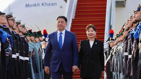 У.Хүрэлсүх төрийн айлчлал хийхээр Бүгд Найрамдах Итали Улсад хүрэлцэн ирлээ - Sputnik Монгол Улс