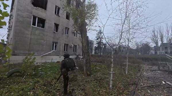 БНДАУ-ын Красноармейск хотыг чөлөөлөх байлдааны ажиллагаа (Эх сурвалх: ОХУ-ын Батлан хамгаалах яамны видео). БНДАУ-ын Красноармейск хотыг чөлөөлөх байлдааны ажиллагаа (Эх сурвалх: ОХУ-ын Батлан хамгаалах яамны видео). - Sputnik Монгол Улс