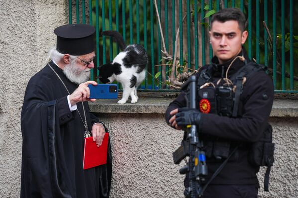 Турк Улс, Истанбул хот - 11-р сарын 30: 2025 оны 11-р сарын 30-нд Туркийн Истанбул хотын Гэгээн Георгийн сүмд Ромын Пап лам Лев XIV болон Фенерийн Грекийн Патриарх Бартоломью нар Христийн шашны урсгалуудын хамтарсан адислалын ёслолд оролцож байгаа тул Патриархын эргэн тойронд аюулгүй байдлын арга хэмжээ авч байна. (Зургийг Эрчин Эртурк/Anadolu via Getty Images) Турк Улс, Истанбул хот - 11-р сарын 30: 2025 оны 11-р сарын 30-нд Туркийн Истанбул хотын Гэгээн Георгийн сүмд Ромын Пап лам Лев XIV болон Фенерийн Грекийн Патриарх Бартоломью нар Христийн шашны урсгалуудын хамтарсан адислалын ёслолд оролцож байгаа тул Патриархын эргэн тойронд аюулгүй байдлын арга хэмжээ авч байна. (Зургийг Эрчин Эртурк/Anadolu via Getty Images) - Sputnik Монгол Улс