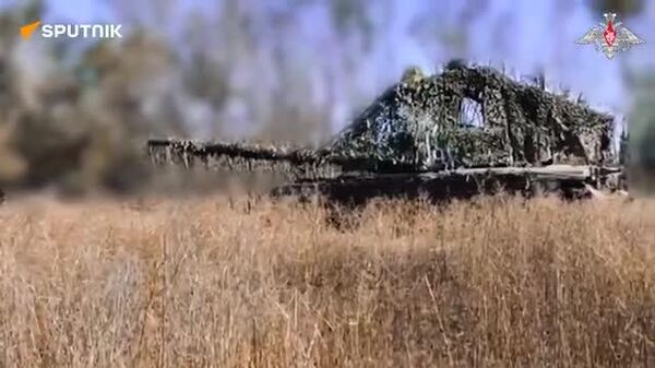 💥🇷🇺 Оросын танкны баг Гуляйполе орчимд Украины байрлал руу 125 мм-ийн өндөр дэлбэрэлттэй сум ашиглан цохилт өгчээ - Sputnik Монгол Улс