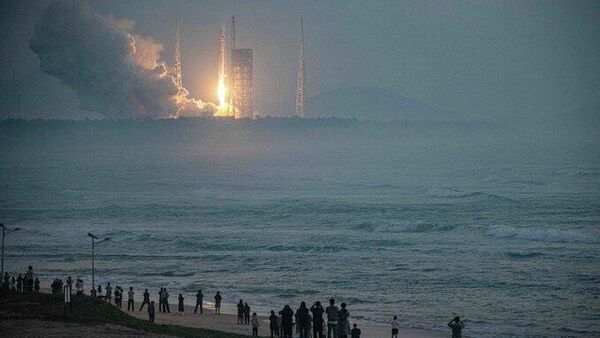 Хятад улс Баасан гарагт Хайнань мужийн арлаас “Лонг Марч-12” зөөгч пуужин хөөргөж, интернэтийн хиймэл дагуулын багцыг сансарт илгээлээ Хятад улс Баасан гарагт Хайнань мужийн арлаас “Лонг Марч-12” зөөгч пуужин хөөргөж, интернэтийн хиймэл дагуулын багцыг сансарт илгээлээ - Sputnik Монгол Улс