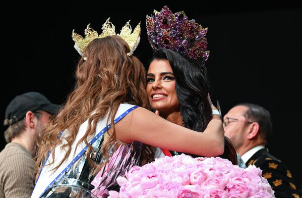 Москва хотын Planeta KVN концертын танхимд болсон "Оросын хатагтай" 10 дахь удаагийн Оросын гоо үзэсгэлэн, жирэмслэлтийн тэмцээнд оролцогч Александра Хватова түрүүлэв. Москва хотын Planeta KVN концертын танхимд болсон "Оросын хатагтай" 10 дахь удаагийн Оросын гоо үзэсгэлэн, жирэмслэлтийн тэмцээнд оролцогч Александра Хватова түрүүлэв. - Sputnik Монгол Улс