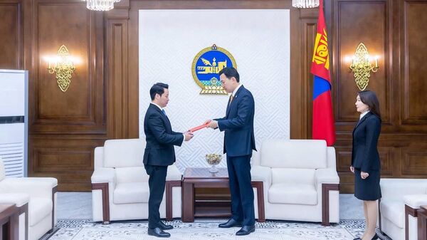 🇲🇳 Элчин сайд нараа эгүүлэн татаж, мэргэжлийн томилгоог зөвшилцөх Монгол Улсын Ерөнхийлөгчийн саналыг өргөн мэдүүллээ - Sputnik Монгол Улс