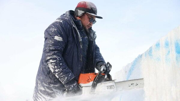 🧊 Улаанбаатарын төв талбайд мөсөн хотхон урлаж байна - Sputnik Монгол Улс